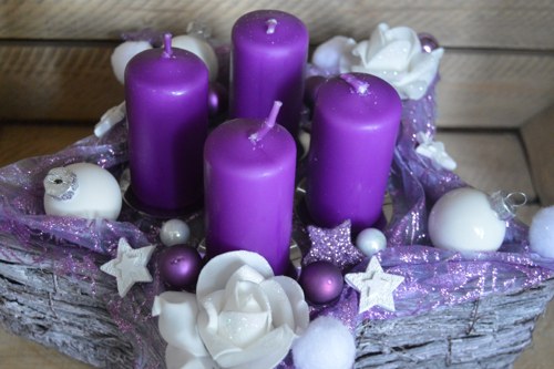 Fialový adventní svícen — foto 4
