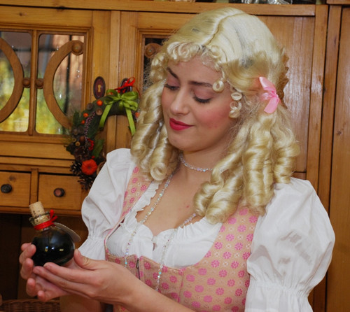 Blonďatá paruka pro slečinky urozené... — foto 2