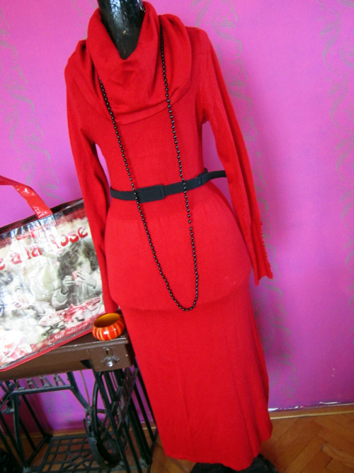 Šaty long red famous — foto 2