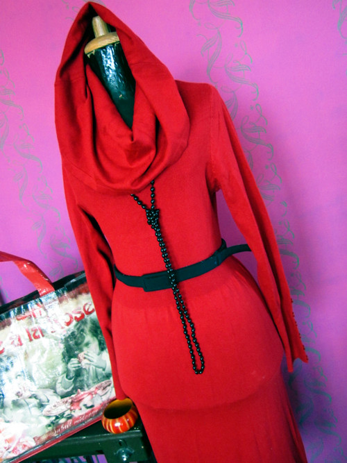 Šaty long red famous — foto 3