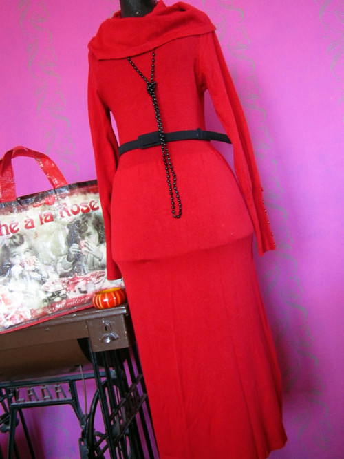 Šaty long red famous — foto 5
