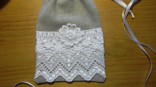 Pytlíček krajkový s kytičkou — foto 3