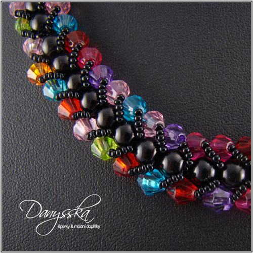 Barevný šitý náhrdelník — foto 5