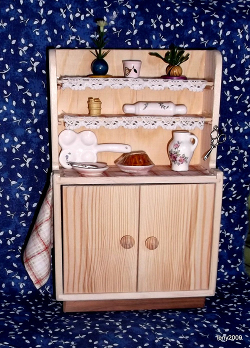 Dřevěná Mini Kredenc S Vybavením — foto 3