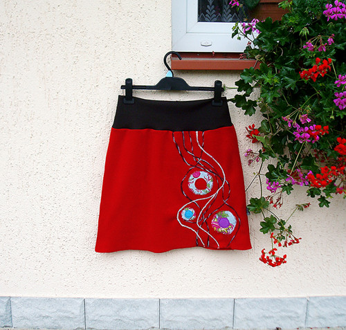 Fleece sukně s aplikací ........ vel. S - M — foto 2