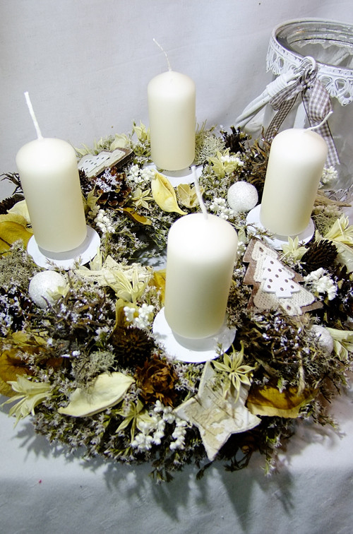 Adventní věneček v krémové — foto 3