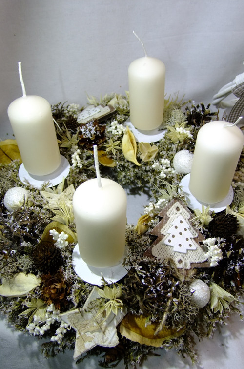 Adventní věneček v krémové — foto 4