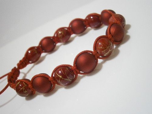 Červený náramek (shamballa/macramé) — foto 3