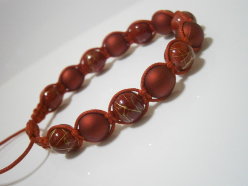 Červený náramek (shamballa/macramé) — foto 4
