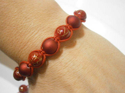 Červený náramek (shamballa/macramé) — foto 6