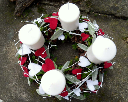 Srdíčkový adventní věnec — foto 3