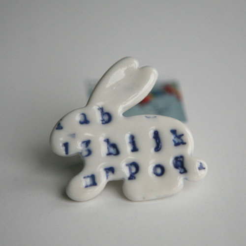 Blue Reader (porcelánová brož) — foto 4