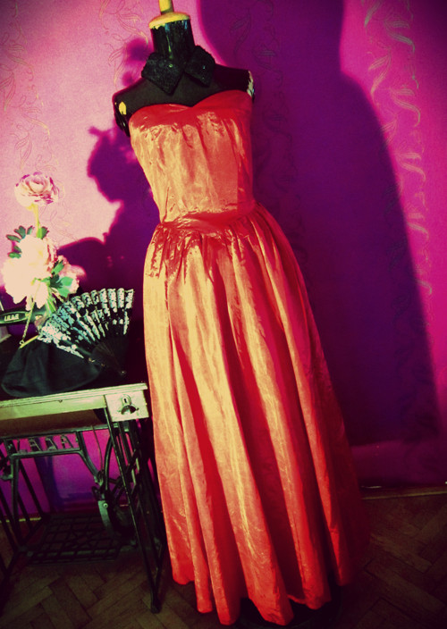 Šaty simply red — foto 2