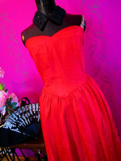 Šaty simply red — foto 3