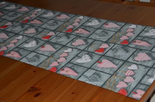 Vánoční běhoun se srdíčky (147x50 cm) — foto 2