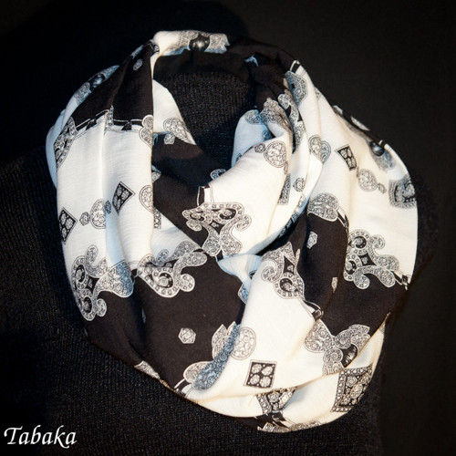 Černobílý nákrčník — foto 3