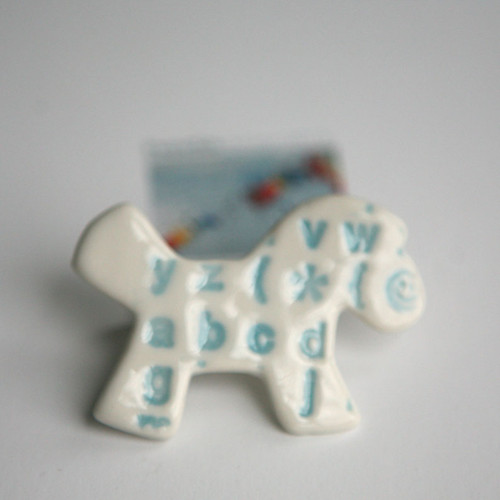 Přátelský... (porcelánová brož) — foto 2