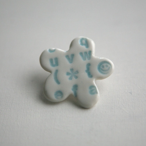 Mluví (porcelánová brož) — foto 2