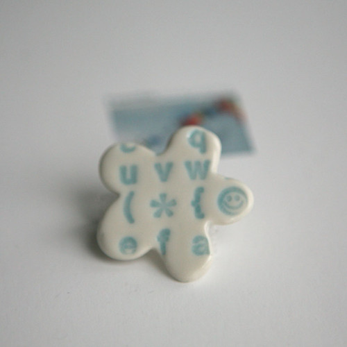 Mluví (porcelánová brož) — foto 3