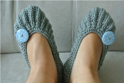 Šedé ťapky s knoflíkem — foto 2