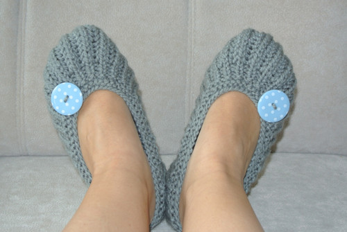 Šedé ťapky s knoflíkem — foto 6