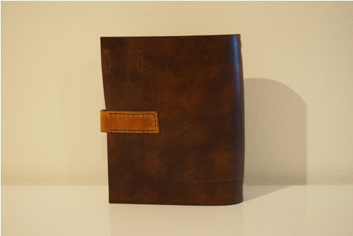 Kožený obal na zápisník s monogramem, barva hnědá — foto 2