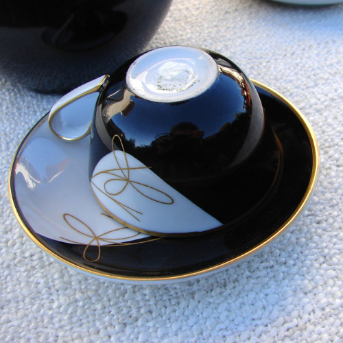 Lásko bílá, lásko černá - porcelánový servis — foto 3
