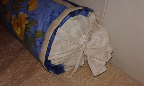 Polštářek váleček s pivoňkama — foto 5