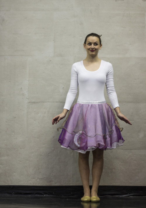 Sukně kolová bílofialová — foto 2