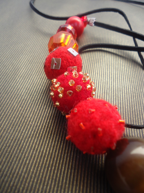 Červený "Party" náhrdelník .... výprodej — foto 3
