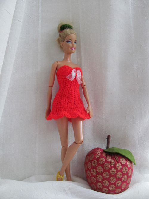 Červené šatičky pro Barbie — foto 4