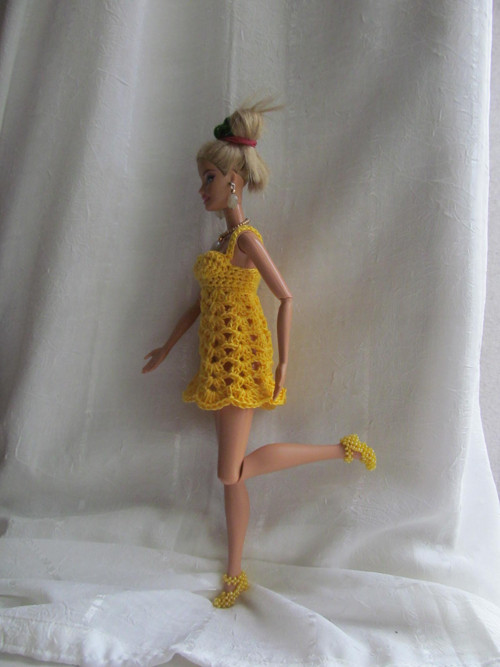 Sluníčkové šatičky pro Barbie — foto 6