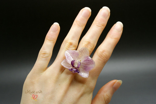 Opravdová mini orchidej v pryskyřici — foto 5