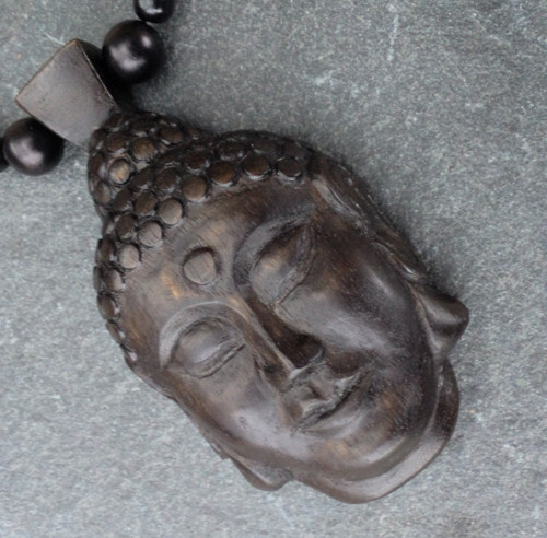 Dřevěný šperk - buddha — foto 2