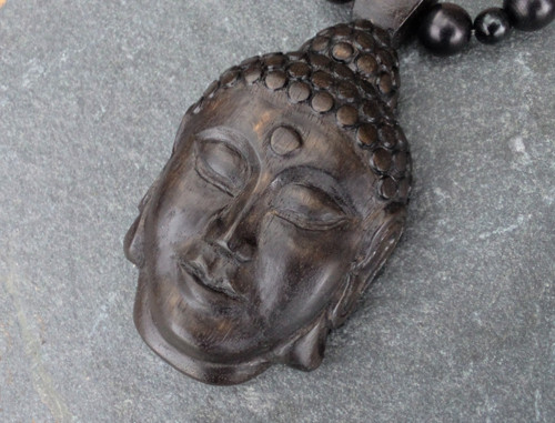 Dřevěný šperk - buddha — foto 3