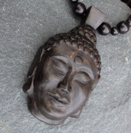 Dřevěný šperk - buddha — foto 4