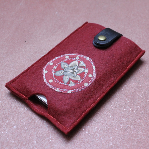 Obal na mobil "Red and dots" — foto 2