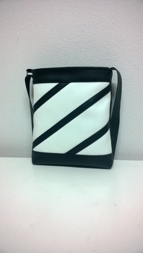 Mini Crossbody strips - Černá&Bílá — foto 2