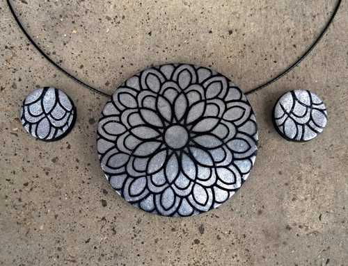 Černo-stříbrná mandala — foto 3