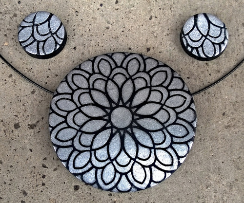 Černo-stříbrná mandala — foto 4