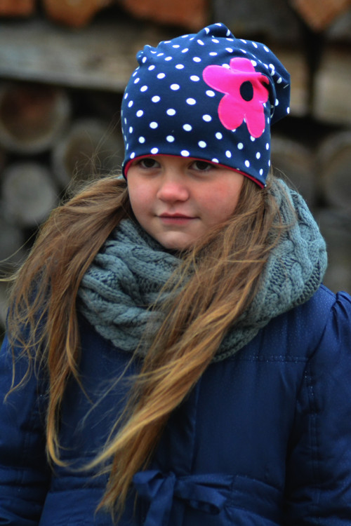 Čepička tmavě modrá puntíkatá — foto 2