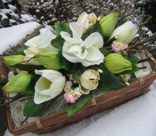 Jemný košík s tulipány — foto 2