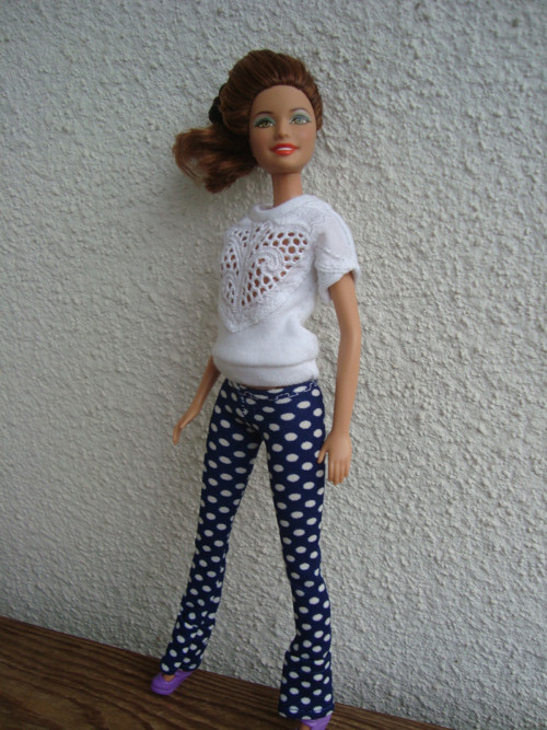 Puntíkaté legíny a tričko — foto 3