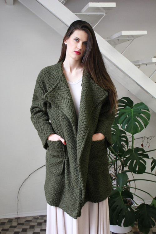 SLEVA 60% Oversize khaki kabát — foto 3