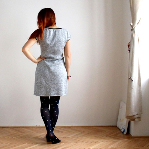 Teplé šedé šatičky :) — foto 2