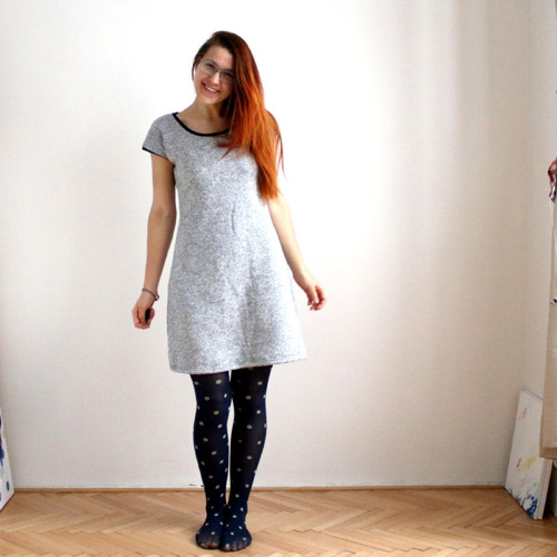 Teplé šedé šatičky :) — foto 3