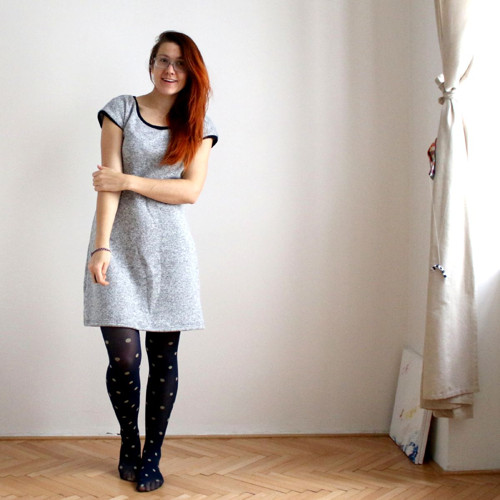 Teplé šedé šatičky :) — foto 5