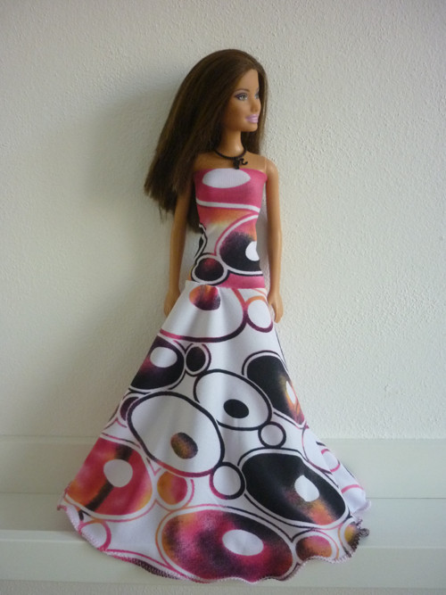 Šaty na panenku Barbie — foto 2