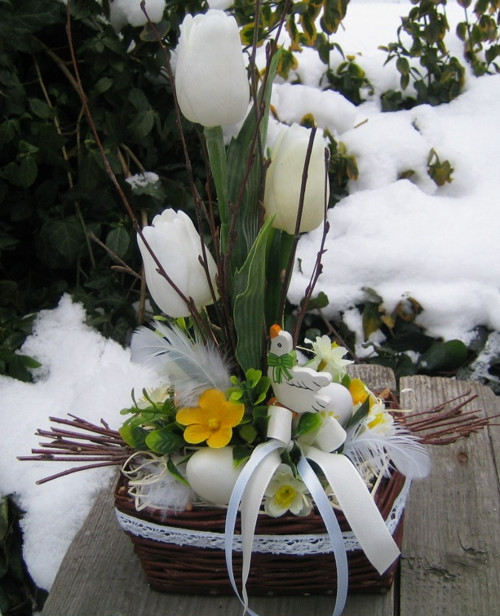 Košík s tulipány a husičkou — foto 2
