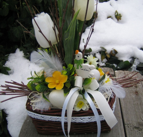 Košík s tulipány a husičkou — foto 4
